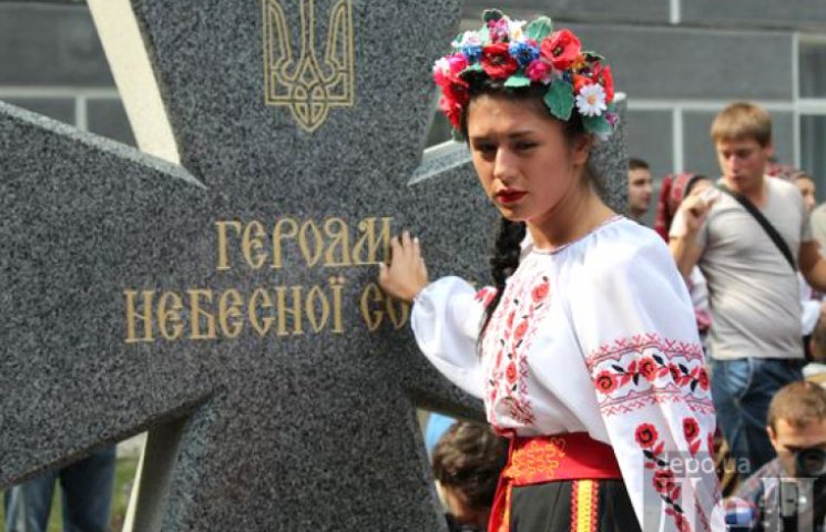 В Киеве открыли памятник Героям Небесной…