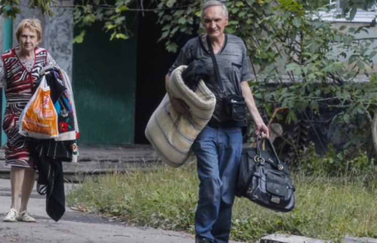 Россияне «помогают» беженцам из Луганска…