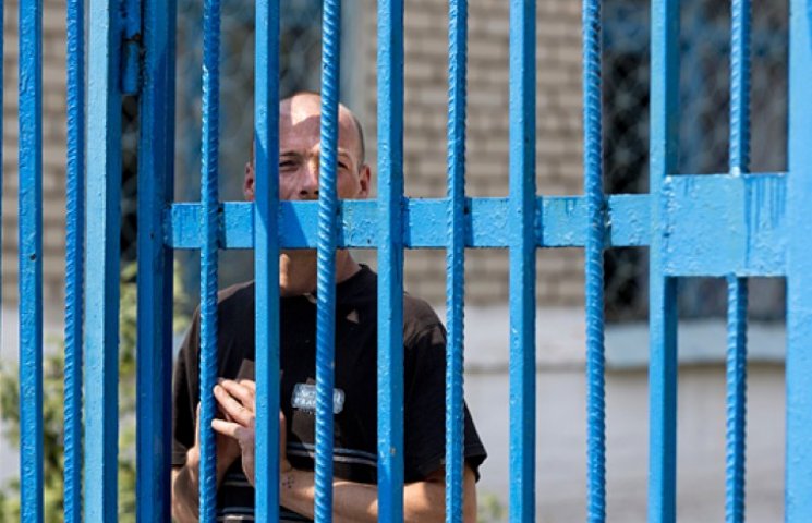 Заключенные на Донбассе голодают и рвутс…