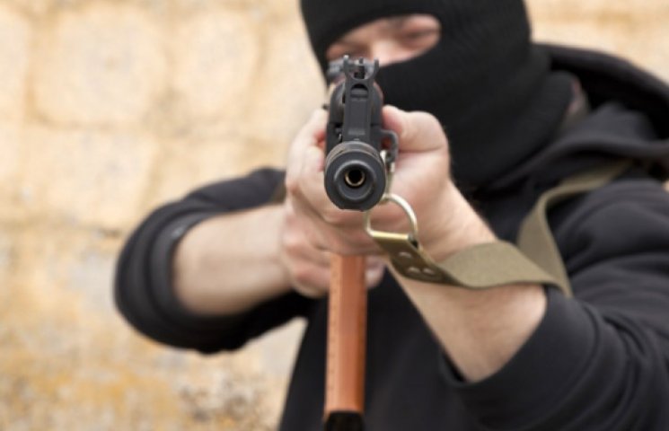 В Крыму на здание Меджлиса напали вооруженные люди в масках