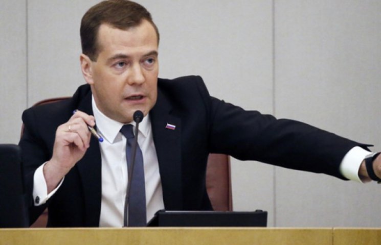 Медведев считает, что Россия спасла Крым…