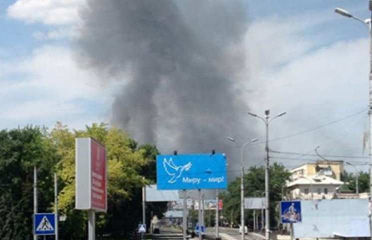 В четырех районах Донецка слышны взрывы…