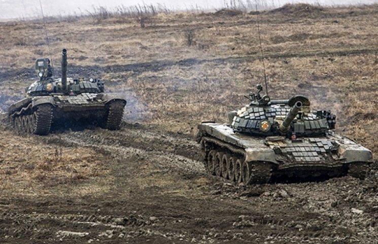 На севере Крыма стоят 50 российских танк…