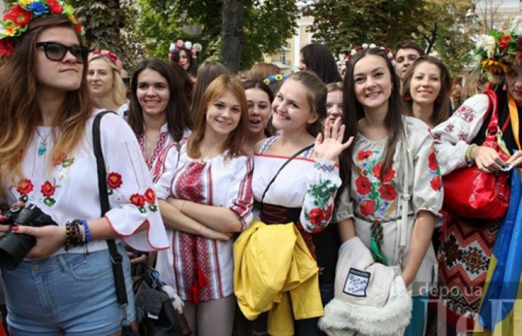 В Киеве прошел мегамарш вышиванок…