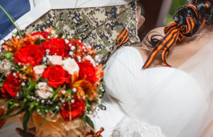 В «ДНР» теперь играют свадьбы в стиле «з…