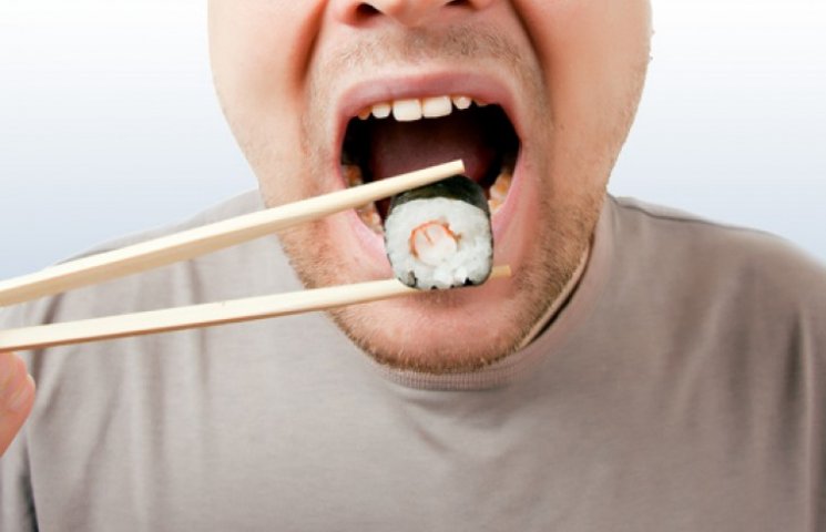 Любителя суши едва заживо не съели черви…