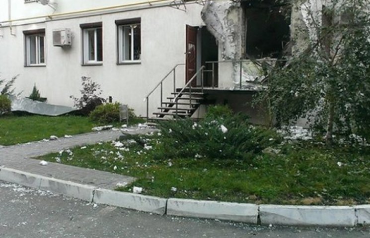 В Харькове взорвали офис волонтеров и ба…