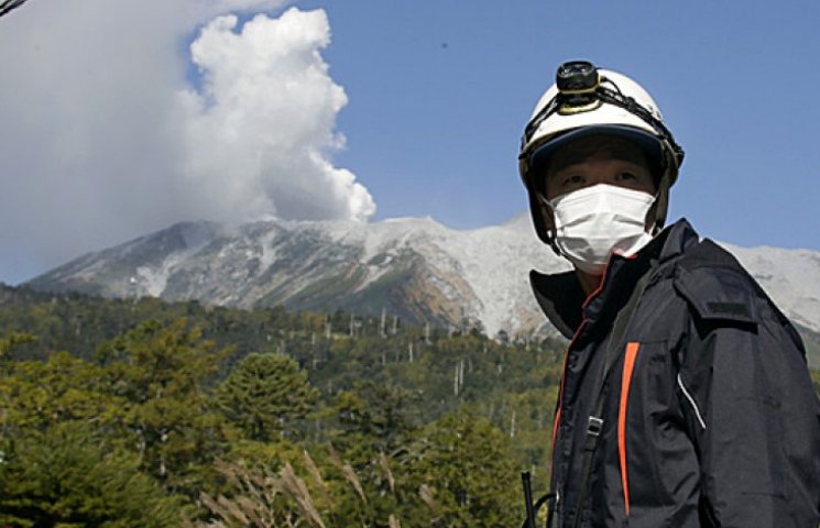 В Японии жертвами проснувшегося вулкана…