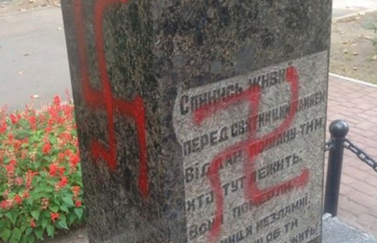 У Харкові пам'ятник розстріляним воїнам…