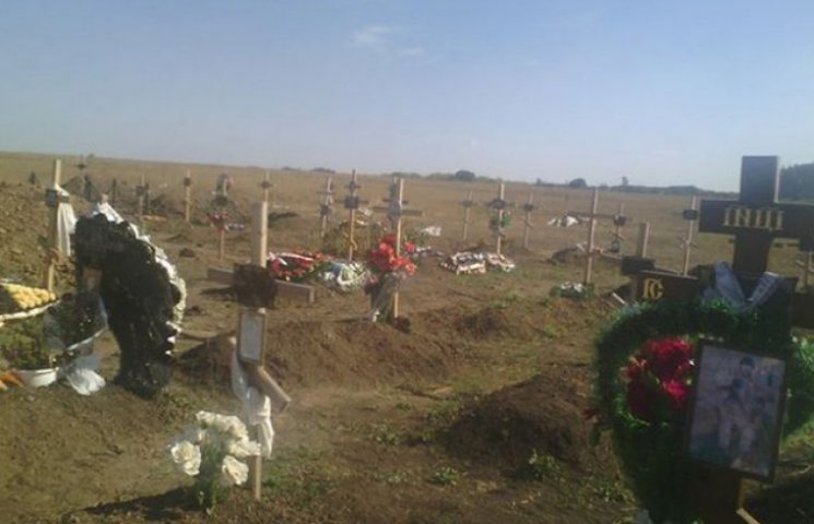 За год кладбище террористов в Донецке ра…