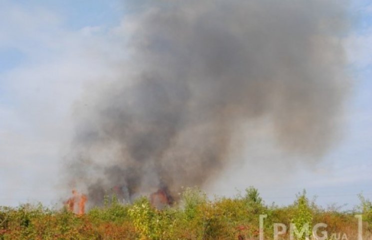 Масштабный пожар на Мукачевщине видно со…