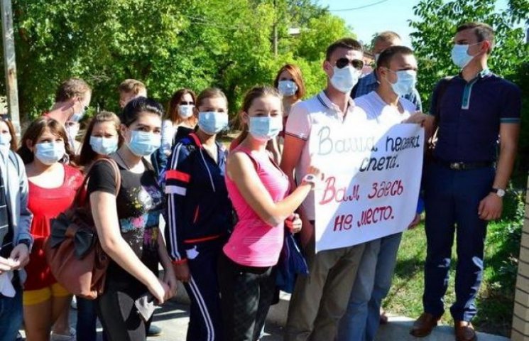 Луганская молодежь выгнала международную…