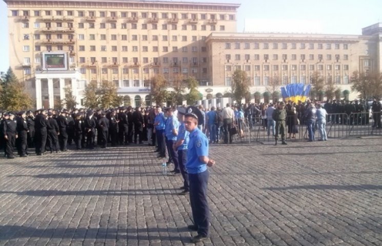 Как в Харькове старая милиция усиленно о…