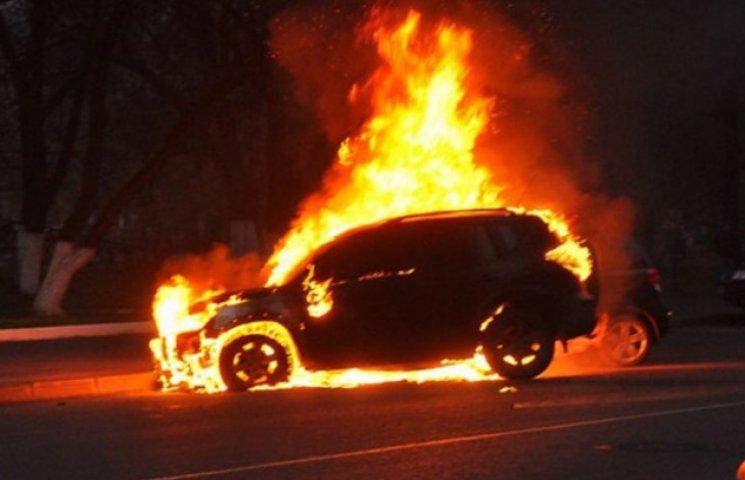 В Сумах сожгли авто бойцу АТО…
