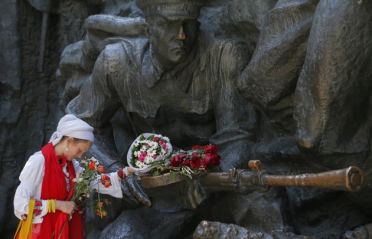 Чи перетворять жінки День Захисника Укра…