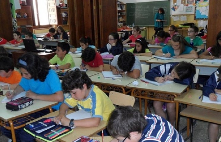 В Испании у школьников нет дневников и о…