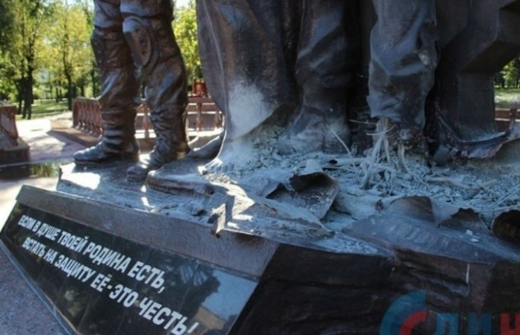 У центрі Луганська підірвали пам'ятник б…