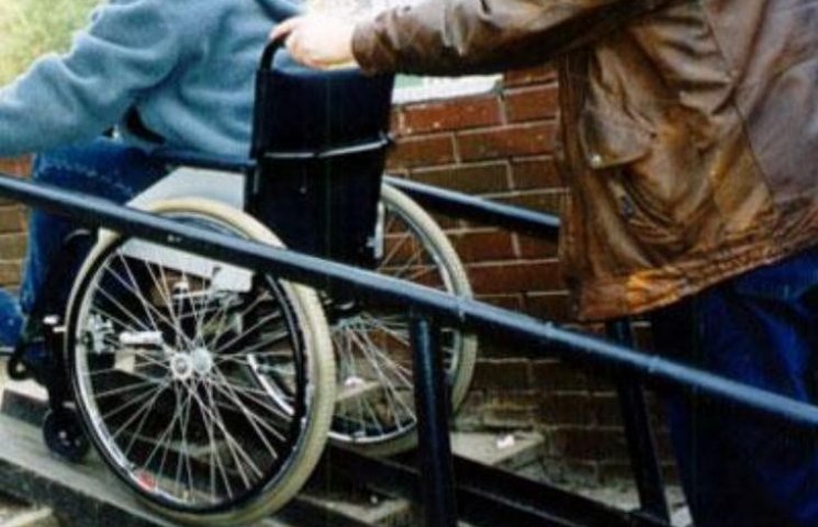 В Ужгороді для людей у інвалідних візках…
