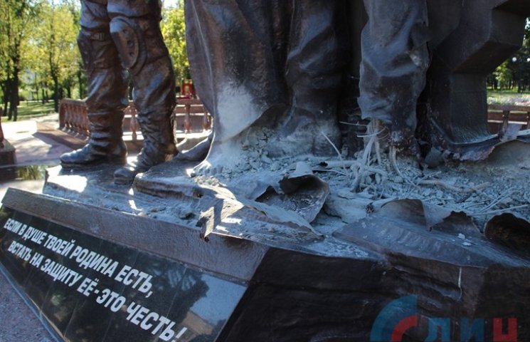 Видео дня: Взорванный памятник в Луганск…