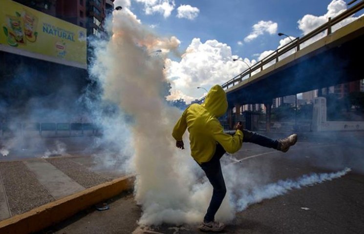 Как в Венесуэле "майданят" за отставку п…