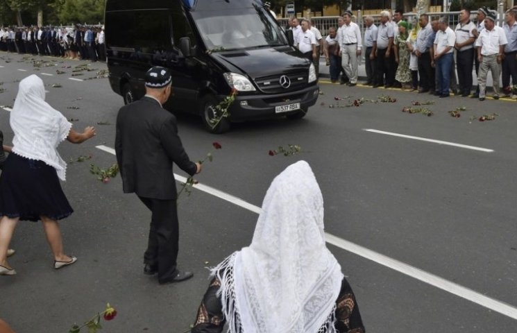 В Узбекистані почалася церемонія прощанн…