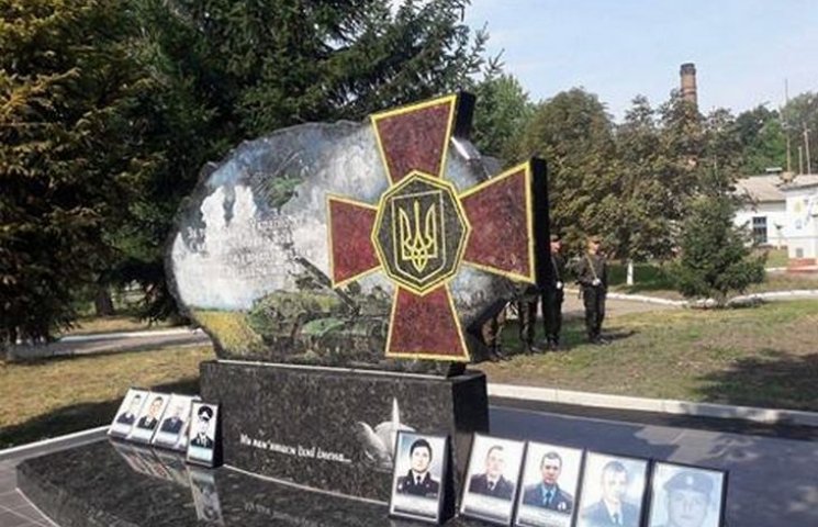 На Вінниччині відкрили пам'ятник загибли…