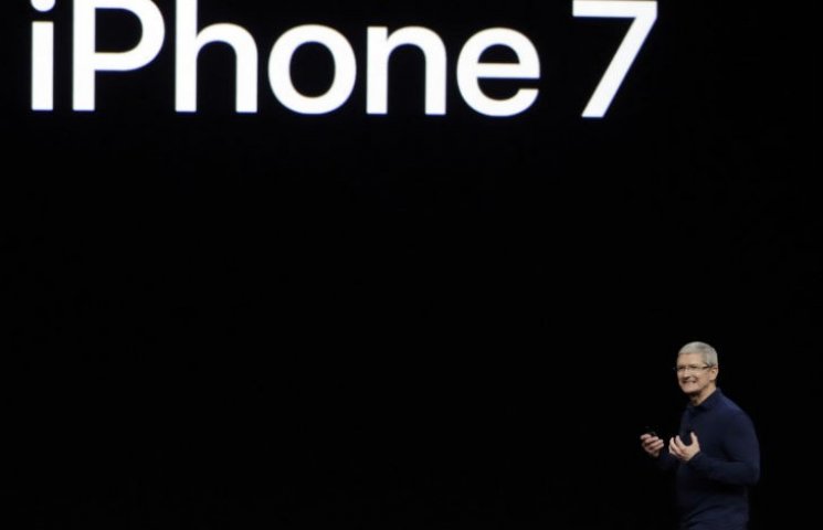 Кожен божеволіє по-своєму: iPhone7 став…
