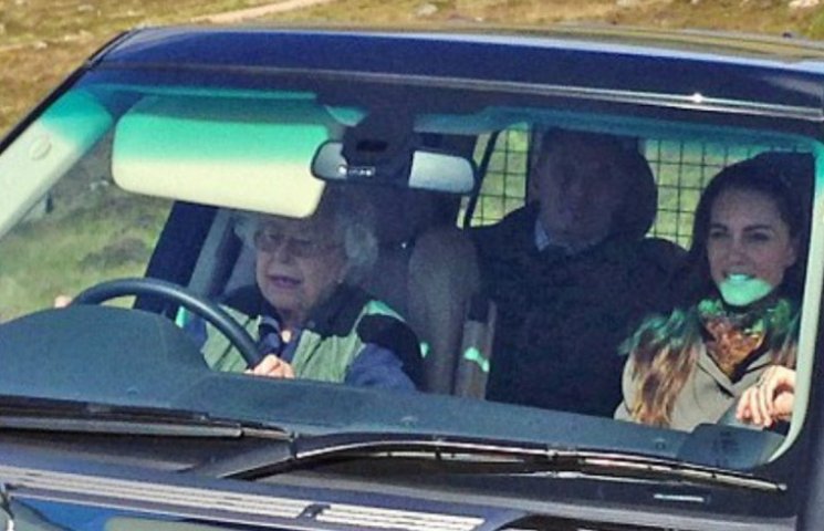 Як британська королева на Range Rover ге…