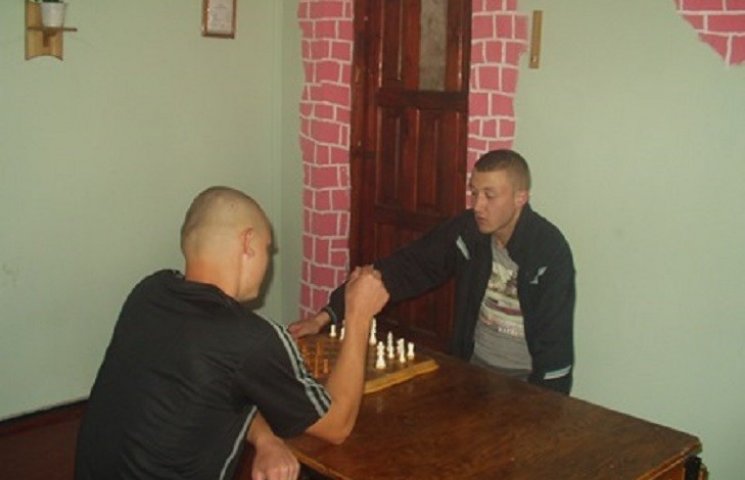 У шашки та шахи зіграли в'язні Хмельничч…