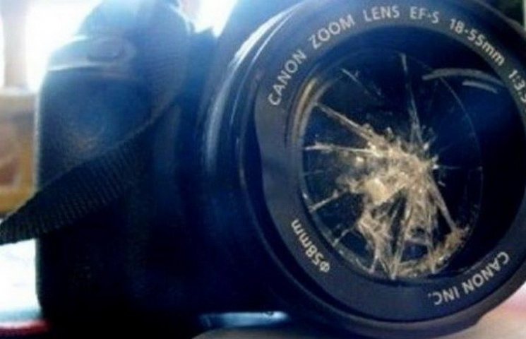 За розбиту камеру журналіста на криворіж…