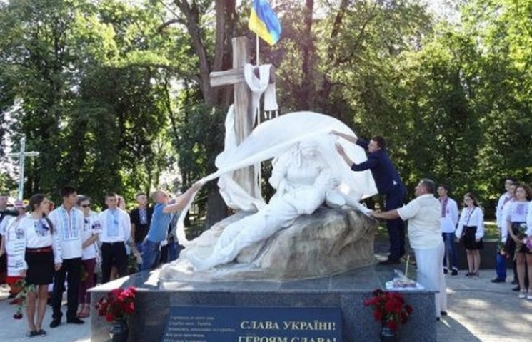 Меморіал Новітнім Героям відкрили у Лети…