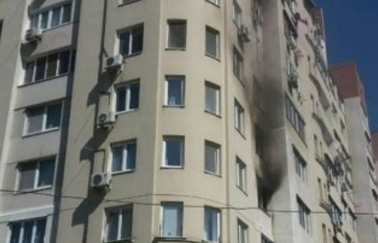 Одеські рятувальники загасили пожежу в б…