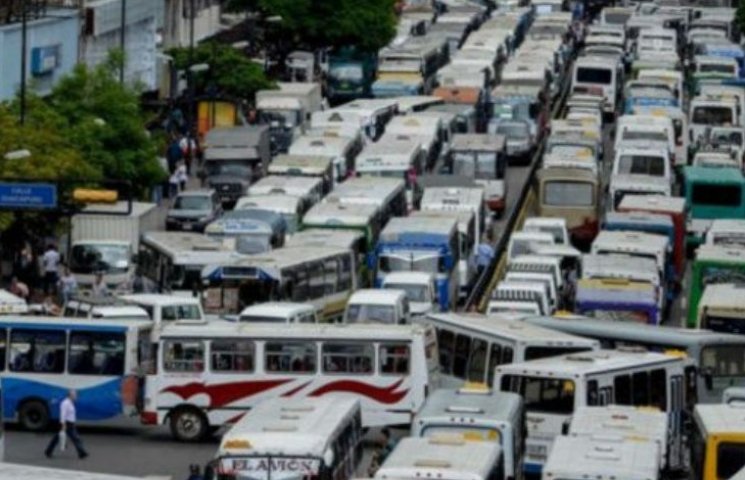 Хаос у Каракасі, водії протестують…