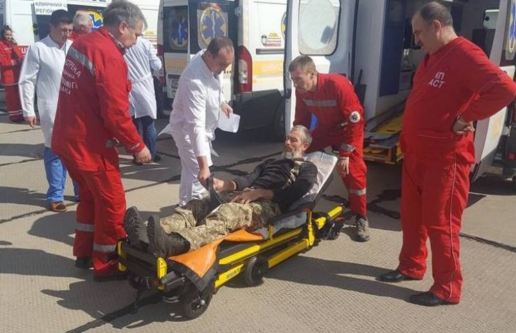 В Одессу прибыл борт с 9-ю ранеными бойц…