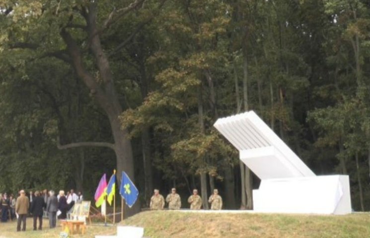 На Полтавщині відкрили пам'ятник "Катюші…