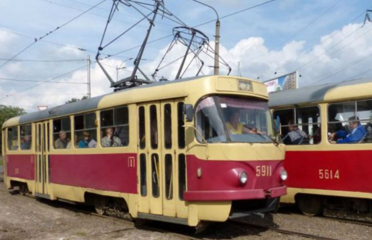 У Києві на три дні зупинили рух трамваїв…