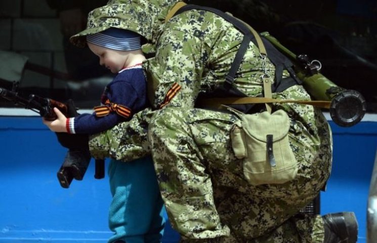 В Донецке детей заставляют клясться "отв…