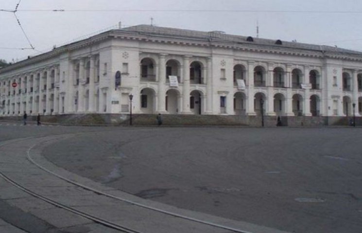 Київський суд залишив Гостинний двір "за…