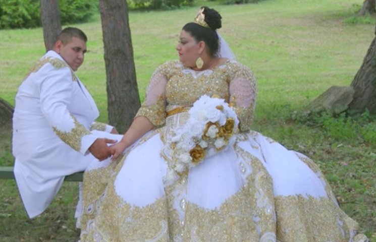 Как на свадьбе цыган невесту засыпали зо…