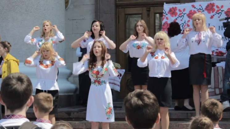Видео дня: Гимн Украины на языке жестов…