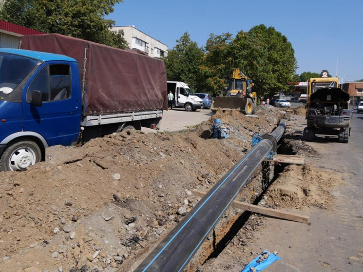 В Ужгороді ремонтують водогін за 4,3 млн…