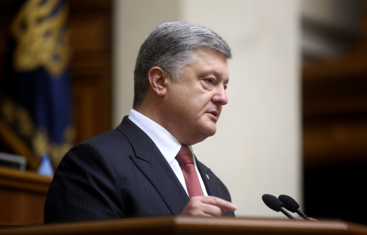 Порошенко: Ми повинні створити умови, щоб Крим став для РФ непідйомним тягарем