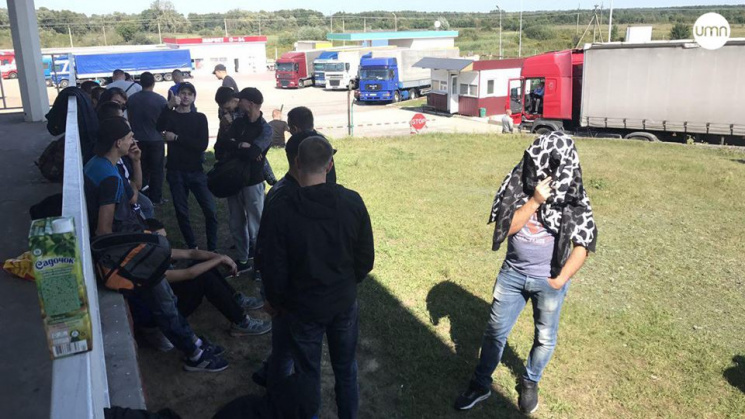 Саакашвили зачитали протокол о незаконном пересечении границы Саакашвили зачитали протокол о незаконном пересечении границы