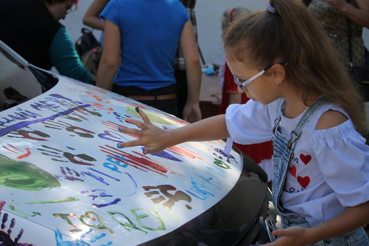 На Одещині діти розмалювали "Фольксваген…
