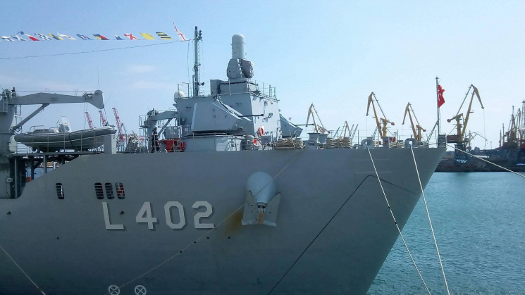 В Одесский порт прибыл десантный корабль…