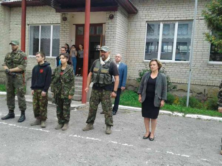 Школярі на Тернопільщині пройшли військо…