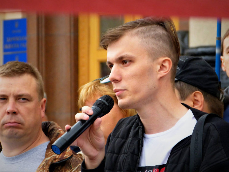 У своего дома в Харькове был избит активист Харьковского антикоррупционного центра У своего дома в Харькове был избит активист Харьковского антикоррупционного центра