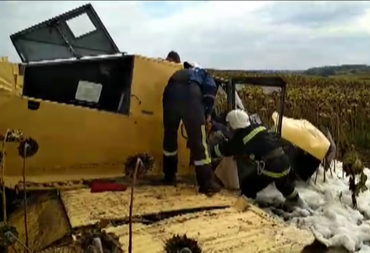 Чрезвычайники спасли пилота самолета-оро…