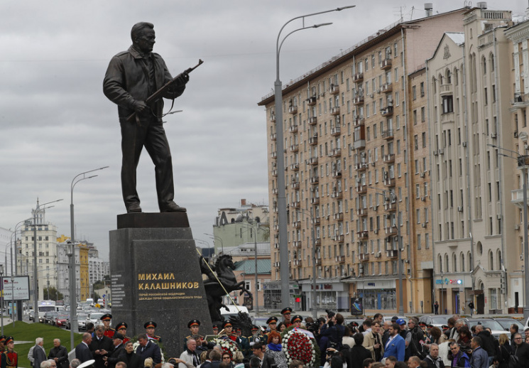 Пам&#039;ятник Калашникову: Чого росіяни…