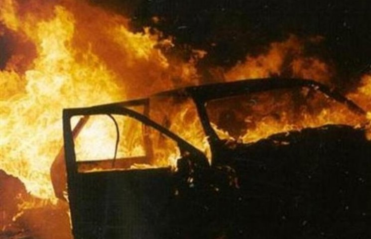 У Хмельницькому підпалили автівку (ФОТО)…